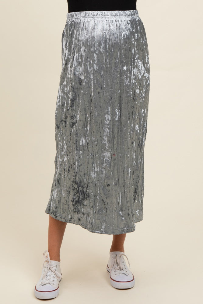 woman wearing a silver pleated maternity skirt and white sneakers with a relaxed fit