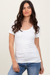 woman wearing a white short sleeve ribbed top paired with blue jeans