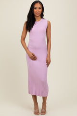 woman wearing a sleeveless light purple ribbed midi dress and holding her baby bump
