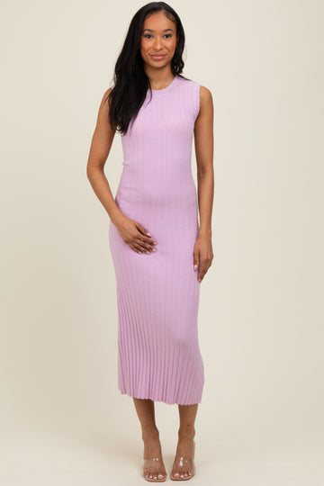 woman wearing a sleeveless light purple ribbed midi dress and holding her baby bump