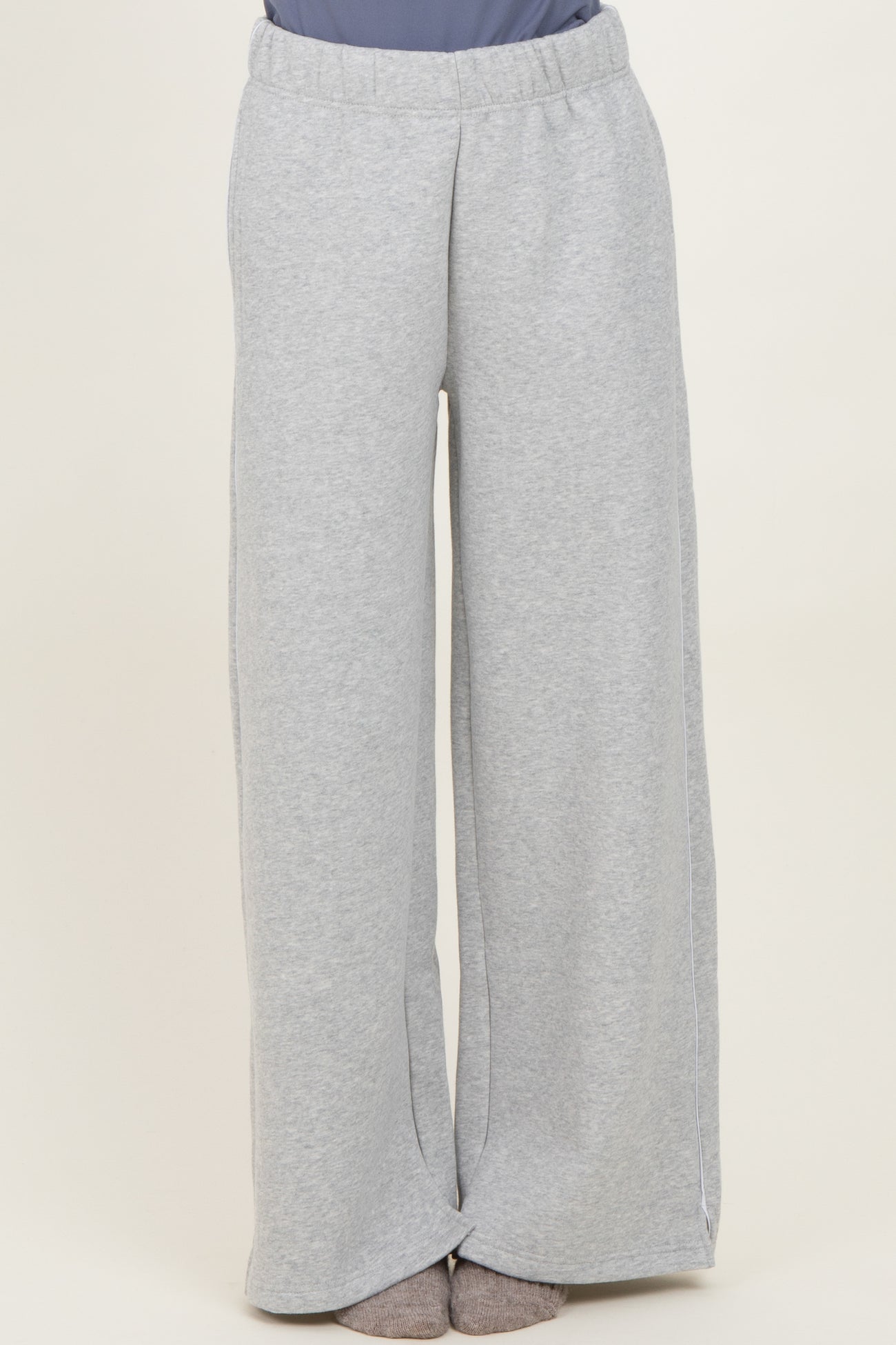 woman wearing light gray wide-leg sweatpants with an elastic waistband