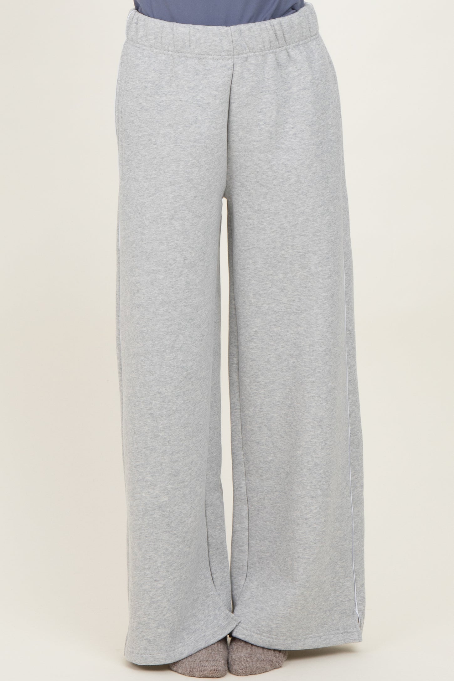 woman wearing light gray wide-leg sweatpants with an elastic waistband