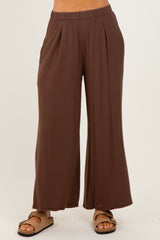 woman wearing brown wide-leg palazzo pants with an elastic waistband and side pockets