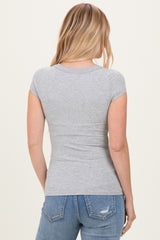 woman wearing a fitted gray ribbed short sleeve top, viewed from the back with light blue jeans