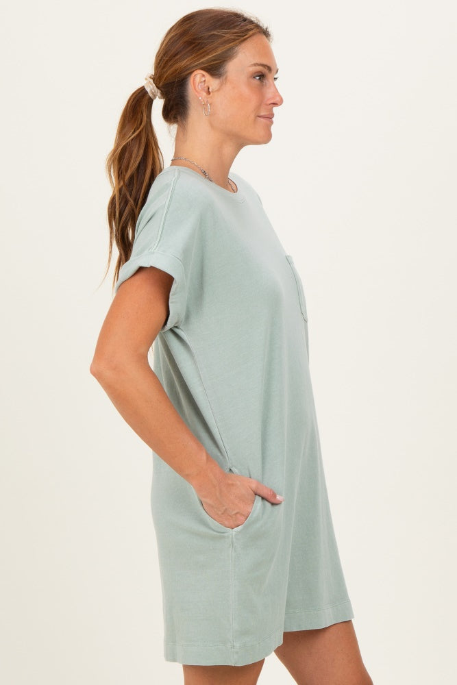 woman wearing a light green short sleeve dress with side pockets