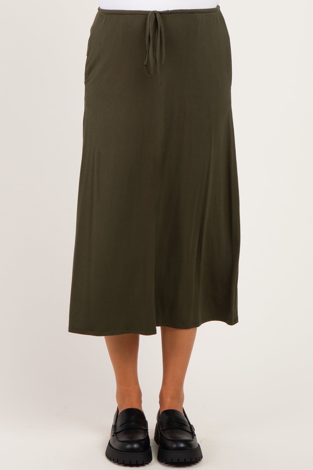 maternity wear olive green midi skirt with adjustable tie waist and relaxed fit, model standing with feet together