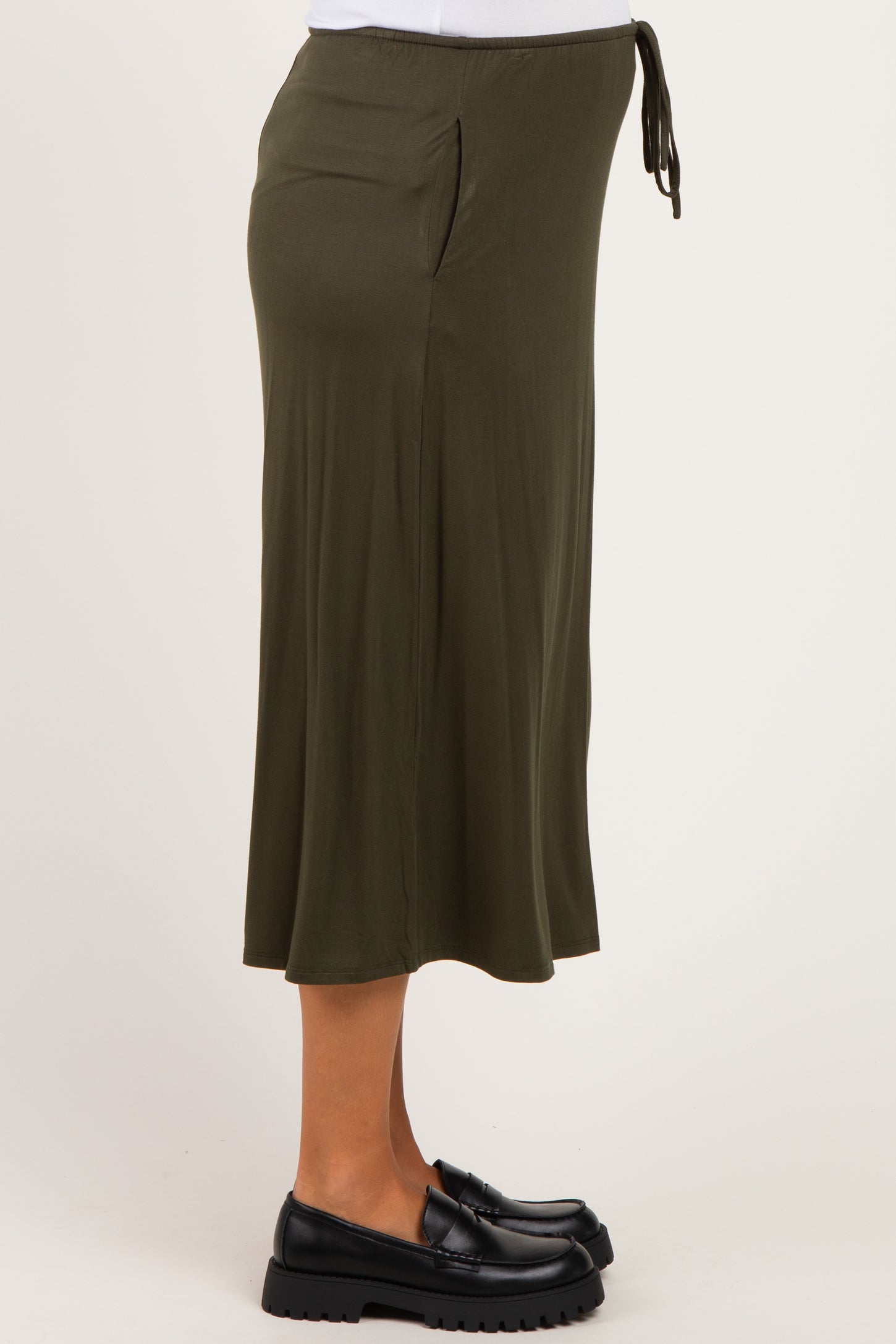 maternity wear olive green midi skirt with side pockets and adjustable drawstring waistband, model showing baby bump