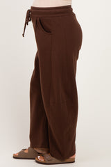maternity wear brown sweatpants with a relaxed fit and side pockets, modeled on a pregnant person