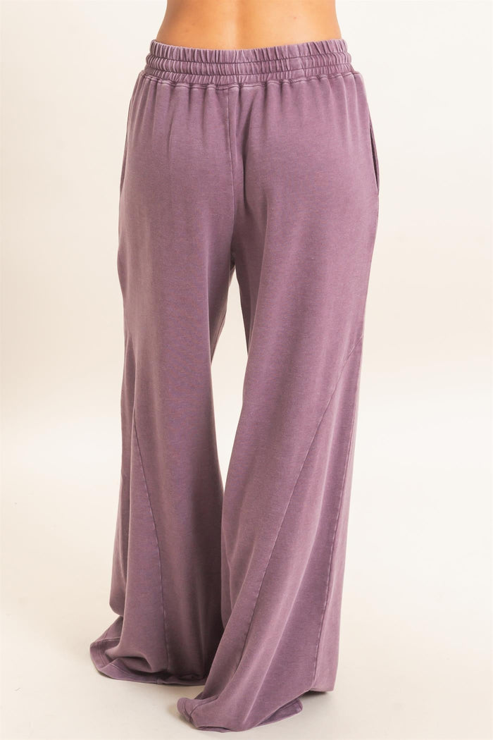 woman wearing loose-fitting lavender wide-leg pants with an elastic waistband and side pockets