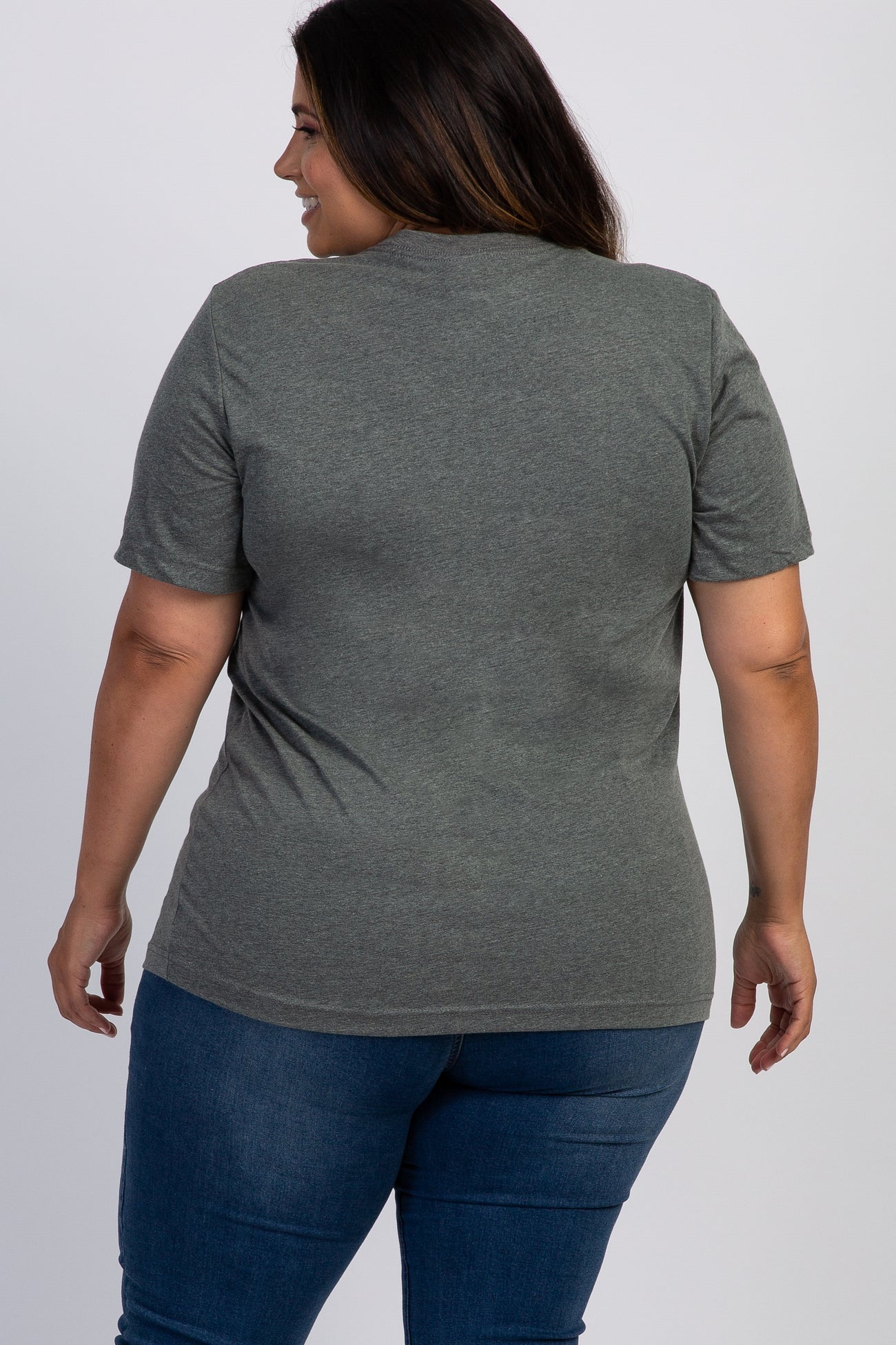 back view of a woman wearing a grey short sleeve t-shirt and blue jeans