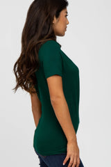 woman wearing a fitted green short sleeve t-shirt and blue jeans, shown from the side