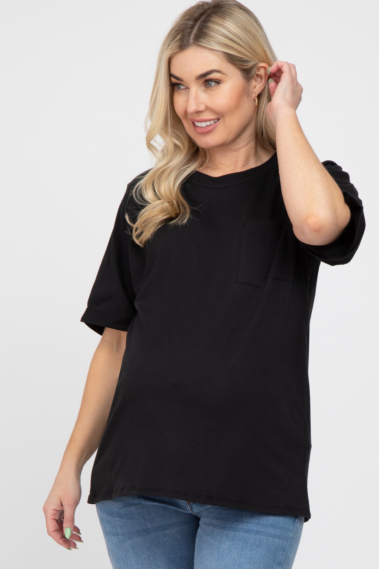 blonde woman wearing a black short sleeve maternity pocket tee and blue jeans