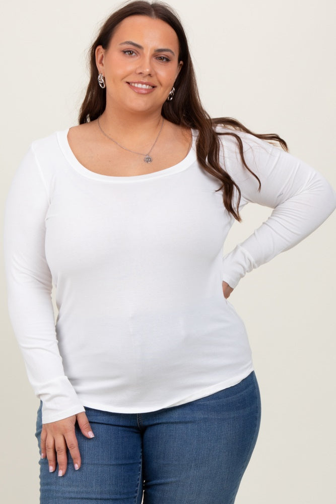 woman wearing a white long sleeve scoop neck top and blue jeans