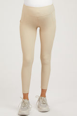 maternity wear in beige ribbed leggings with side pockets, model wearing sneakers